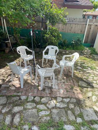 5 Stackable Garden Chairs 1