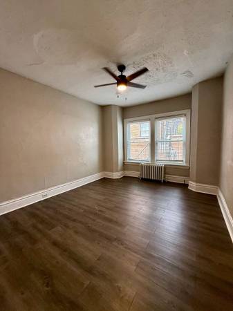 $1,595 / 3br - 1075ft2 - Hardwood Flooring, Newly Painted, 3bd 1ba64013205843073124