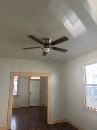 $1,095 / 2br - Casa de dos dormitorios tipo shotgun en excelente ubicación en Mid City (510 S. Hennessey)63792268651777124