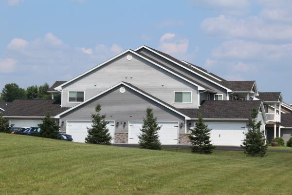 $1,400 / 2br - 1120ft2 - 2 Bdrm, Lower Level, W/D In Unit, Garage - 1929 #3 (1929 Cypress Court NE #3, Menomonie, WI)63845962403715120