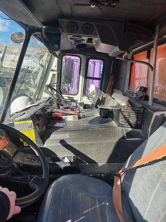 Mack packer trucks LE 613.     Runs great - $8,500 (Bronx)63618004143745124