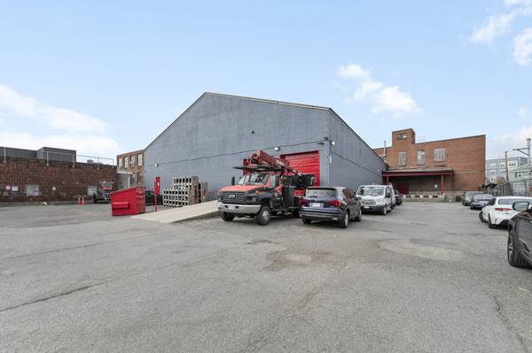 $9,500 / 9100ft2 - ESPACIO DE GARAJE / Espacio de almacén !! (Everett / Bow Street)63611897224833122