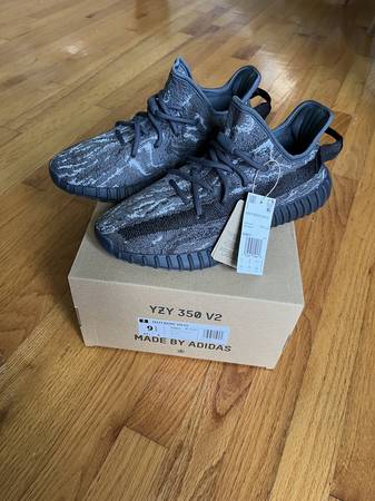 Adidas Yeezy Boost 350 V2 ID4811 Size 9.5 1