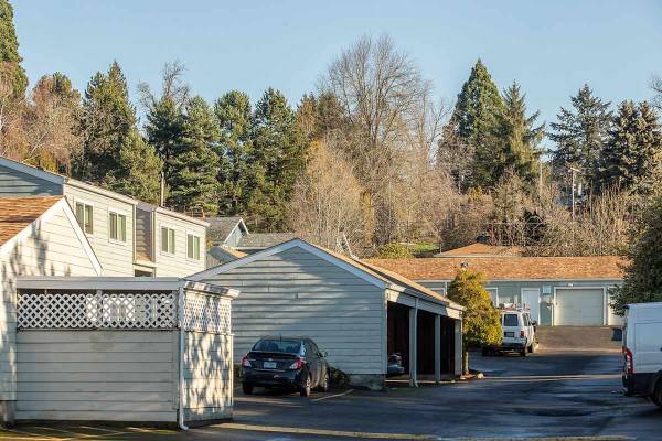 $1,450 / 1br - 722ft2 - Spacious Closets, Window Coverings, Open Living & Dining Areas (3710 SE Concord Rd, Portland, OR)63867270077953120