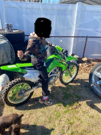 2022 Kawasaki KLX 140R (título limpio en Maryland, disponible) - $3.500 (Glenburnie, MD)63469941867393122