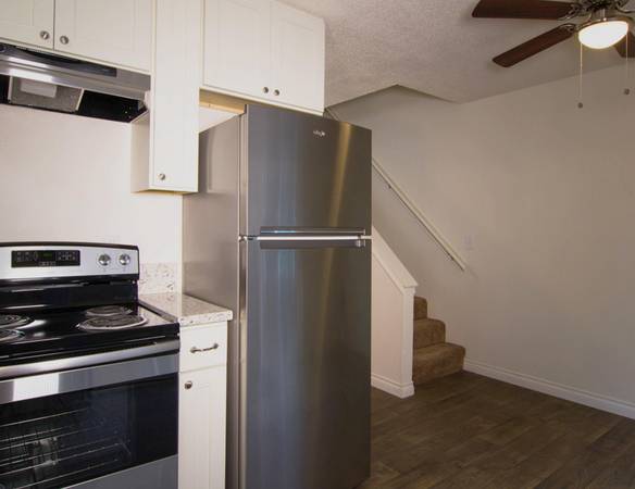 $1,725 / 2br - TOUR NOW & SAVE - WAIVED APP FEE + Medium-Sized Community + Peaceful (Milwaukie Heights)63615696112515123