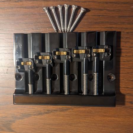 Hipshot KickAss 5 String Bass Bridge 1