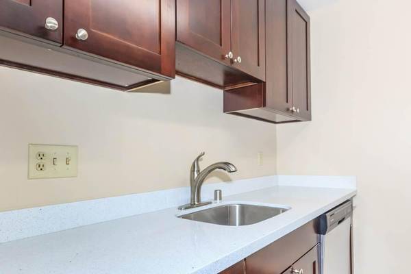 $2,175 / 2br - 980ft2 - Private Patio or Balcony, Garages Available, Electric Kitchens (Lake City)64031308968705121