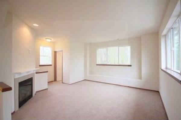 $1,290 Fully furnished master suite w/ private bathroom in S Everett utilities included (S Everett)63808084081409122