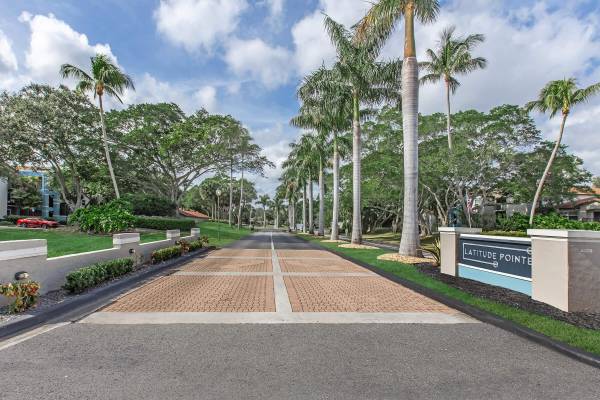 $2,040 / 2br - 1200ft2 - Piscina estilo resort, zona de juegos, encimeras de cuarzo (9873 Lawrence Road, Boynton Beach, FL)63825137747971120