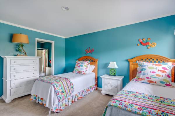 Two Solid, Knotty Pine Twin beds with Premium Mattresses and Boxprings 1