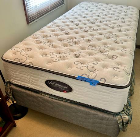 Simmons Beautyrest Classic extra long firm twin mattress set w/ frame 1
