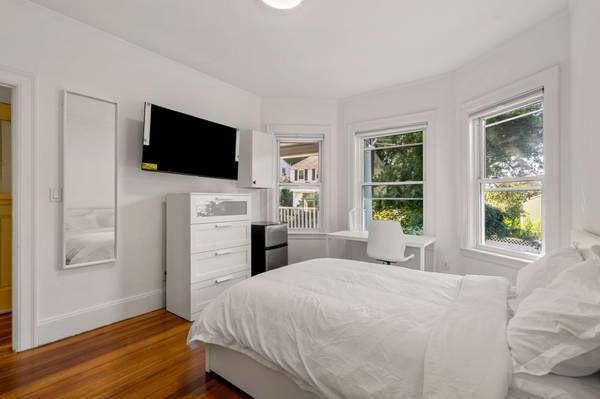 $1,675 / 1br - Habitación amueblada con baño privado – Todos los servicios + limpieza – Jamaica (Jamaica Plain)63839292918785121