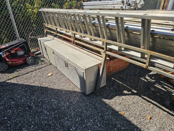 8ft ladder rack with tool boxes 1