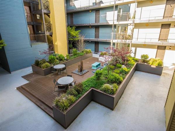 $1,925 / 2br - 816ft2 - Controlled Access Entry, Courtyard Area, Washer/Dryer (13410 Greenwood Ave N, Seattle, WA)63852577805569120