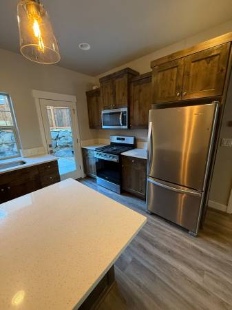 $2,295 / 2br - 1020ft2 - Townhouse en Área Old Mill, 2 Habitaciones, 2 Baños, Aire Acondicionado, Lavadora/Secadora, Garaje63839291802755124
