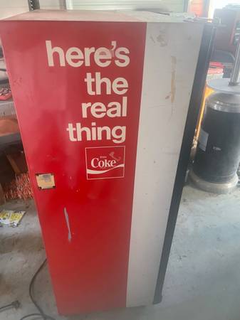 Coke Machine - $600 (Alexandria)63440275818753122