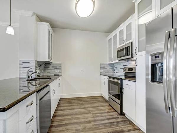 $2,668 / 1br - 707ft2 - Effortless Commute! 1 BR/1 BA near San Diego Trolley Station (Mission Valley)63663904613379123