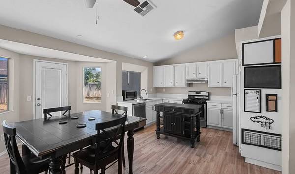 $2,900 / 3br - Rates have fallen and home prices have lowered ,now is the time to buy (torrance)63829303007619123