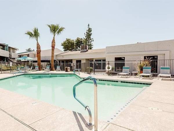 $849 / 1br - 624ft2 - Convenience and Comfort! Close to Everything! A Must See -Take a Tour! (North Phoenix)64024998071041122