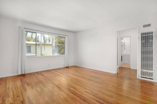 $3,850 / 2br - 820ft2 - Newly Renovated 2+1 in Santa Monica + Pet-Friendly + Refrigerator (Santa Monica/Brentwood Adjacent)63701092965379123