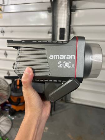 Aputure Amaran 200X 1