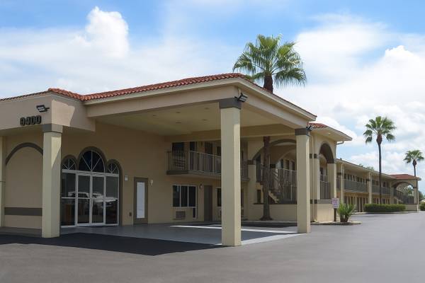 Comfortable Weekly or Monthly Furnished Living Near Disney with Pool W 1