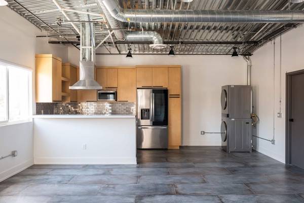 $2,775 / 2br - Controlled building access, 2BD 1BA, In San Pedro (605 S Pacific Ave, San Pedro, CA)63912984119939120