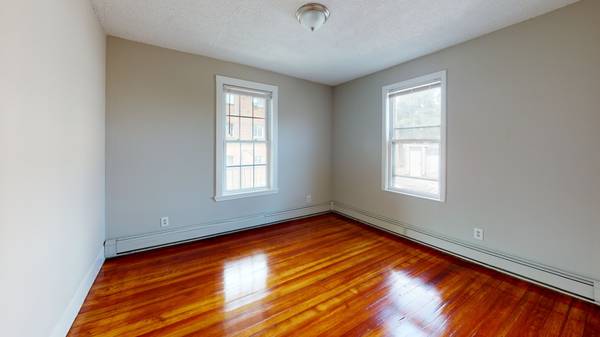 $2,995 / 3br - Somerville 3 Bed/1 Bath Apartment | McGrath Highway63951149002754122