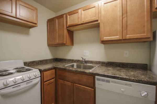 $1,235 / 2br - 750ft² - Don't Miss Out on What Park Lane Apartments Has to Offer – Tour Today! (North Central)63172765803009124