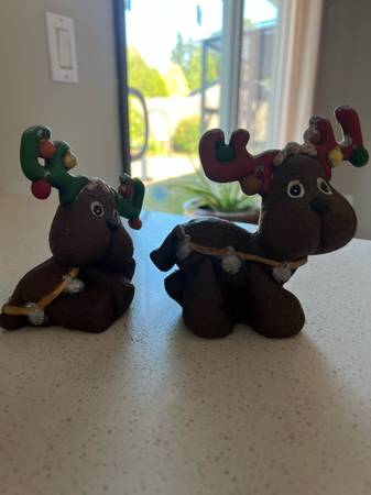 Set of 2-table top Christmas reindeer decor 1