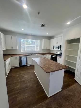 $3,125 / 3br - 1424ft2 - ONE MONTH FREE! POOL  SPA! FITNESS CENTER! IN UNIT LAUNDRY! (fairfield / vacaville)63994099417986124