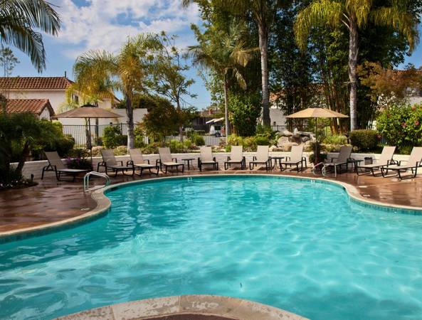 $3,295 / 3br - Spacious Three Bed | Gated Controlled Entry - Bike Friendly (La Mesa)63657276283395124