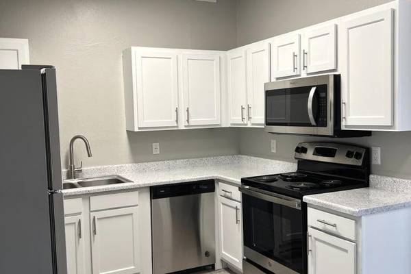 $799 / 1br - 512ft2 - On-Site Maintenance, BBQ/Picnic Area, Much Desired Ceiling Fans (Phoenix)64024995221123123