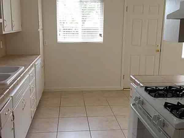 $1,000 / 3br - Recently updated 3 bed 2 bath home (Fresno, CA)63798509497729121
