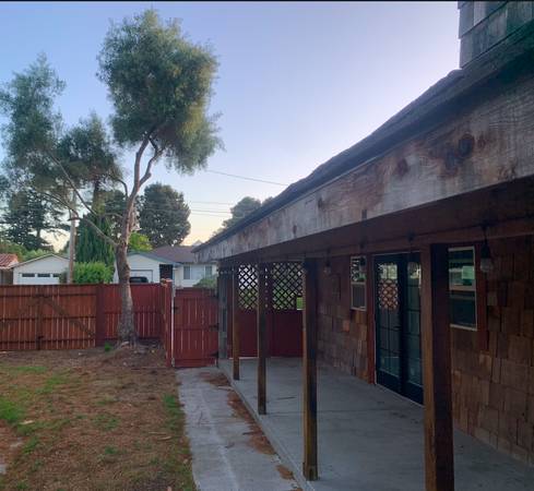 $3,945 / 3br - 1965ft2 - 3 Bd/2.5 bath, Balcony, Yard, Location!, Peaceful, Comforts++ (San Juan Bautista)64009499003010122