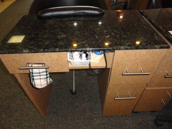 Mini Manicure Table 1