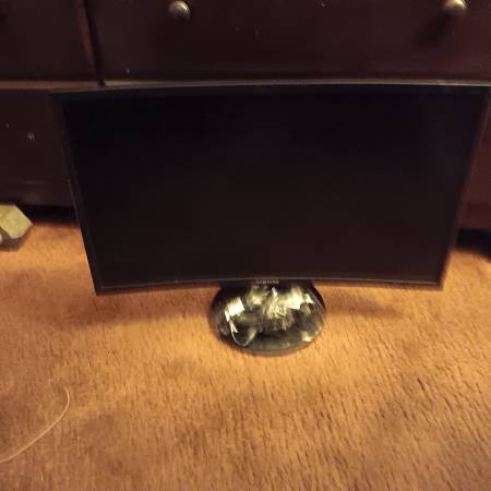Samsung 24" Curved Monitor 1
