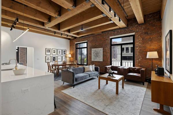 $3,950 / 1br - 886ft2 - Dishwasher, In Unit Laundry, Extra Storage, Refrigerator (Pioneer Square)63852483202689120
