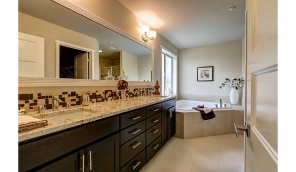 $1,200 / 1br - 280ft2 - Spacious Master Bedroom for Rent Avail now (Rose Hill, Redmond)63786825718913122