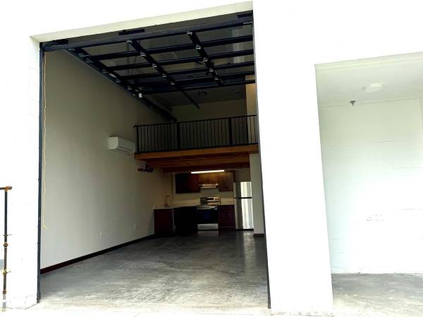 $1,595 / 1br - 543ft2 - Now Showing, Wood Laminate Flooring, Spiral Staircase (Kern)63831753164161121