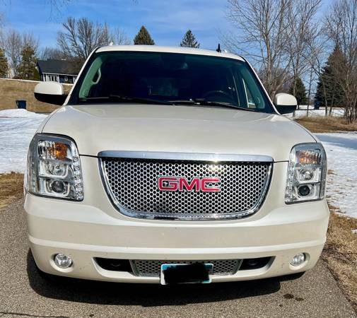 2011 GMC Yukon Denali XL - $8,000 (Prior Lake)63481553495809121