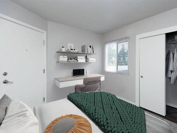 $2,284 / 2br - 1050ft2 - Planos de piso amplios de uno y dos dormitorios, estacionamiento en cochera disponible (Crossroads Bellevue)63862287802883122