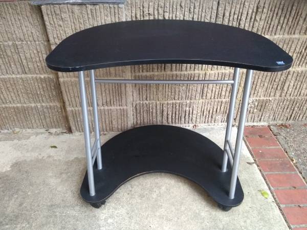 Escritorio/Mesa de madera con ruedas, color negro - $95 (hayward / castro valley)63439846286977121