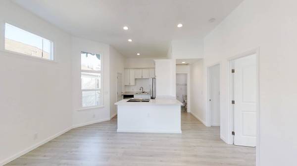 $2,795 / 2br - 840ft2 - Bright & Airy Top Floor Apartment (oakland west)63695785243649123