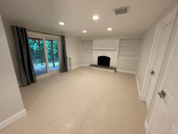 $1,325 Renovated modern house w/ water view & close to Darien train station (Darien)63945632858882124