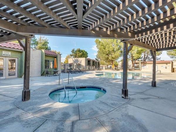 $1,999 / 2br - 872ft2 - Located in Palmdale, 2 BD, Wood Style Flooring (38300 30th Street East , Palmdale, CA)63701035137025123