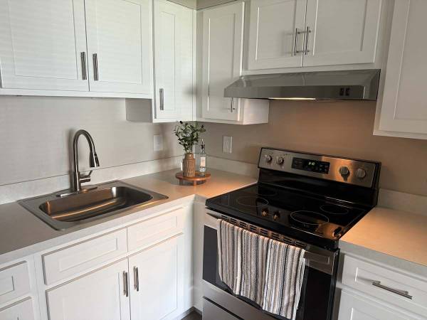 $1,775 / 1br - 504ft2 - Air Conditioner, On-Site Maintenance, Renovated Kitchens (51 Hopmeadow St, Simsbury, CT)63989074668546121