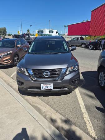 2019 nissan pathfinder S 1