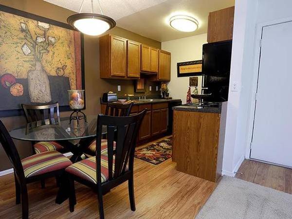 Minutes from Buckley Air Force - 00l0l 7jXi9o22oK7 0ak07K 600x450 